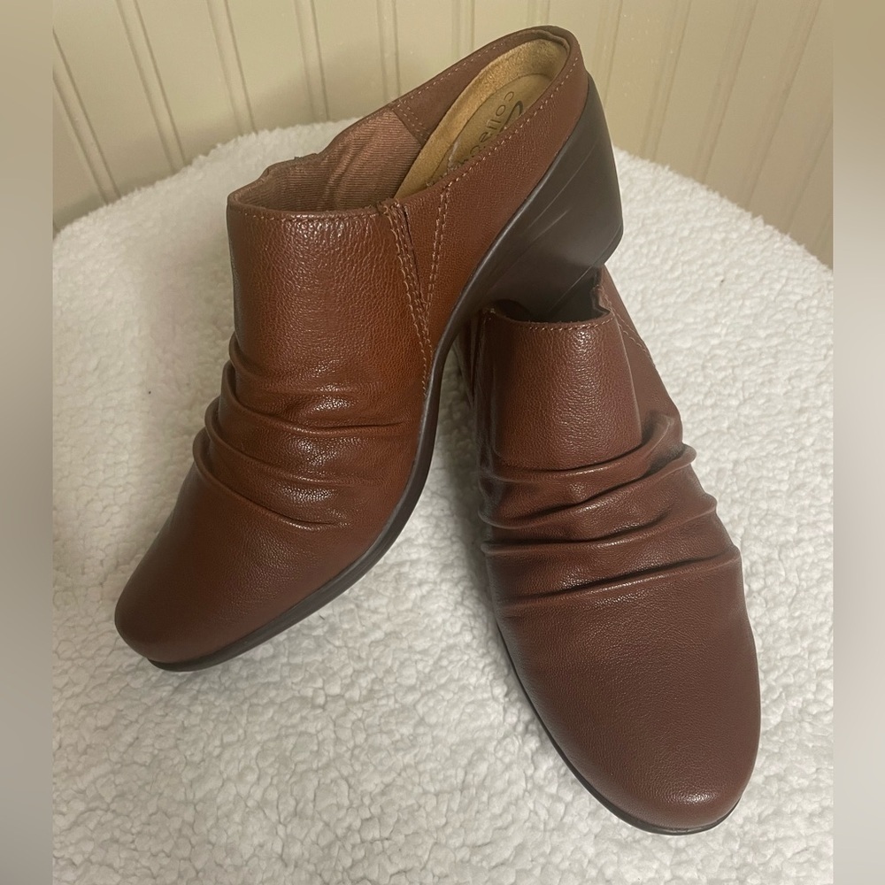 Clarks Collection Women's Emily 2 Cove Women's Brown Leather Mules Size 8